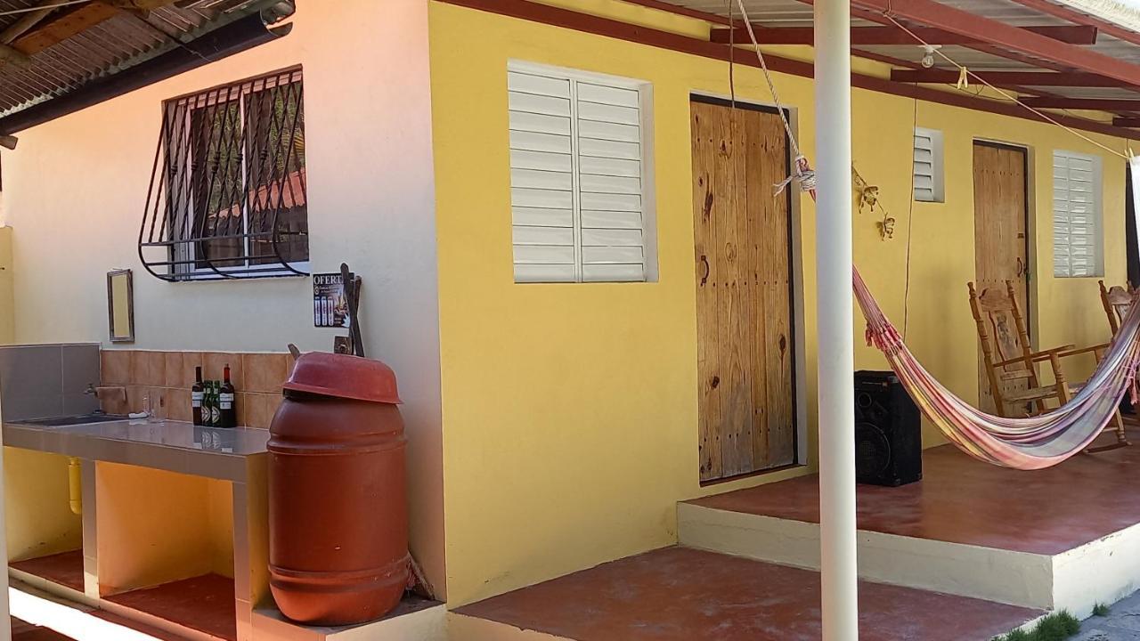 Conrado'S Guesthouse B&B Las Avispas エクステリア 写真