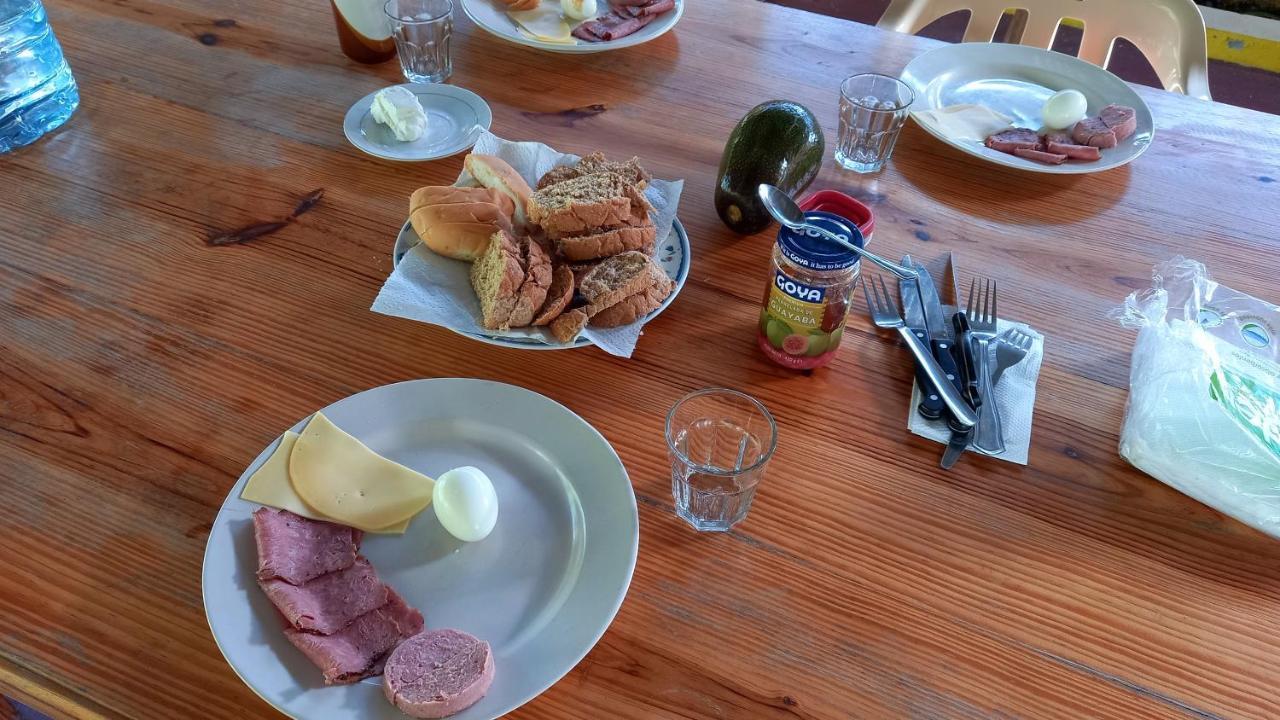 Conrado'S Guesthouse B&B Las Avispas エクステリア 写真