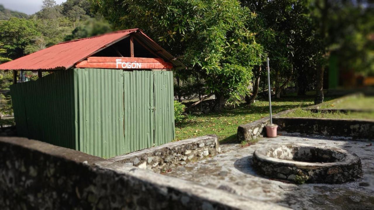 Conrado'S Guesthouse B&B Las Avispas エクステリア 写真