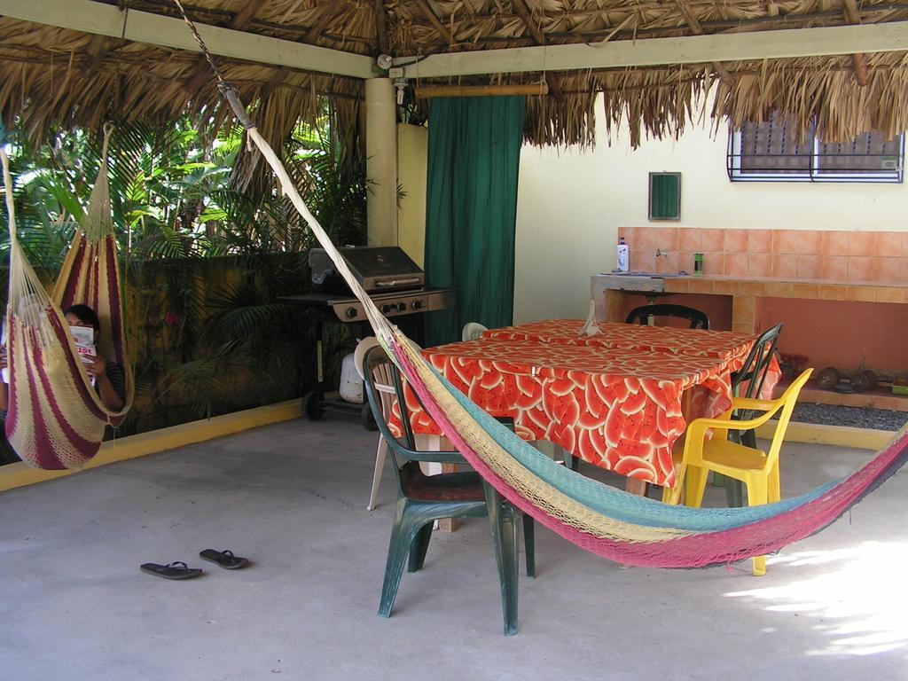 Conrado'S Guesthouse B&B Las Avispas エクステリア 写真